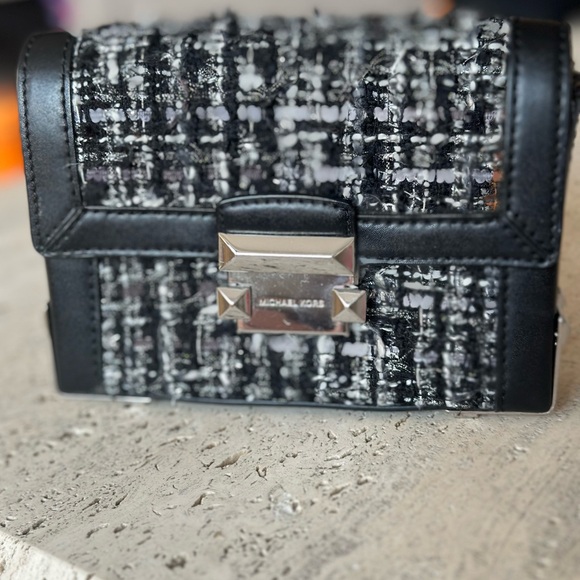 Michale Kors cluch - Picture 1 of 5